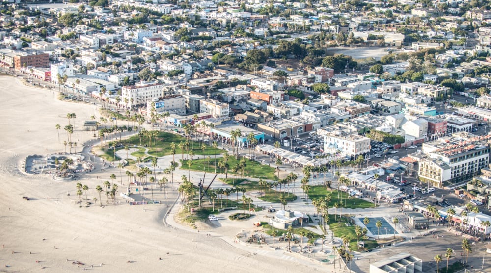 Busy LA street with various cost-related businesses, TrekMovers